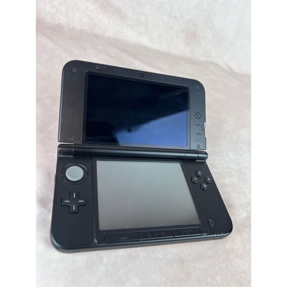 Nintendo 3DS XL + Super Mario Bros 2 480p Video Game Handheld System Red - Picture 9 of 14